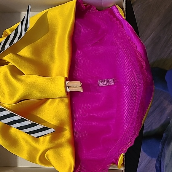 1996 Limited Edition Bill Blass Barbie MINT in BOX Vintage Barbie yellow gown !! - Picture 5 of 13